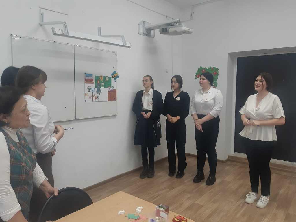 «Қазақ  тілі мұғалімі  моделі» тақырыбында ашық сабақ өткізді.  