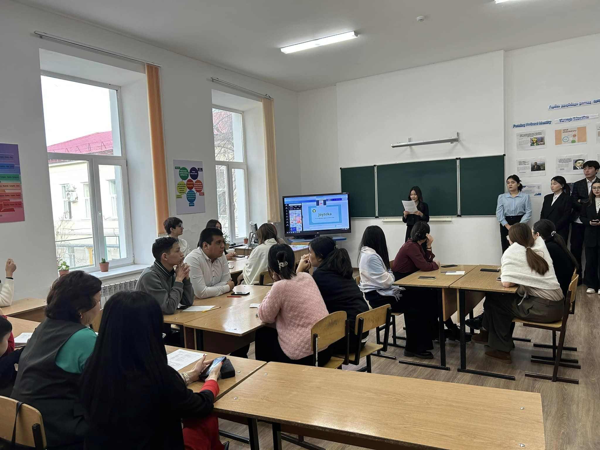 "Сабақта жаңа әдіс тәсілдермен бөлісу" тақырыбында шеберлік сыныбы өтті